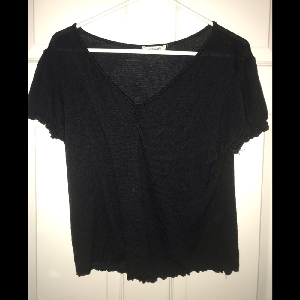 Black lettuce hem top